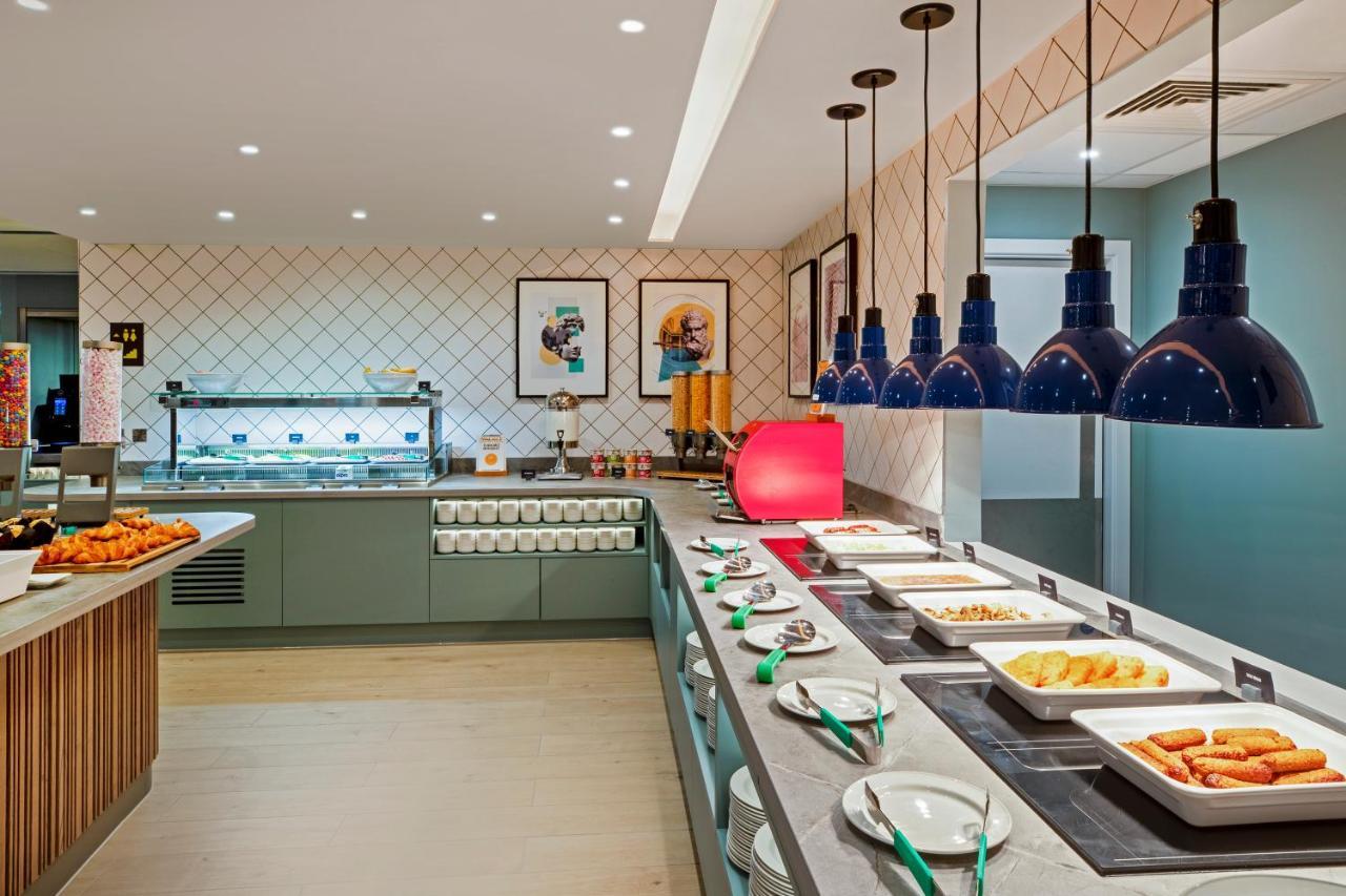 Отель Hampton By Hilton 4*
