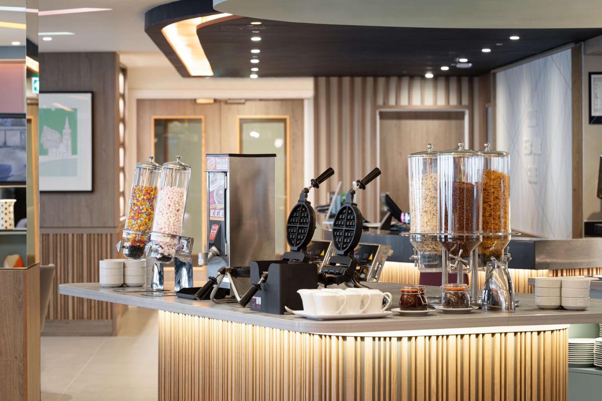 Hampton By Hilton Отель Лондон